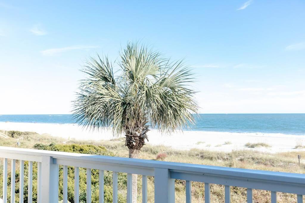 Apartment Club 32 - Newly Renovated! Direct Oceanfront Isle of Palms