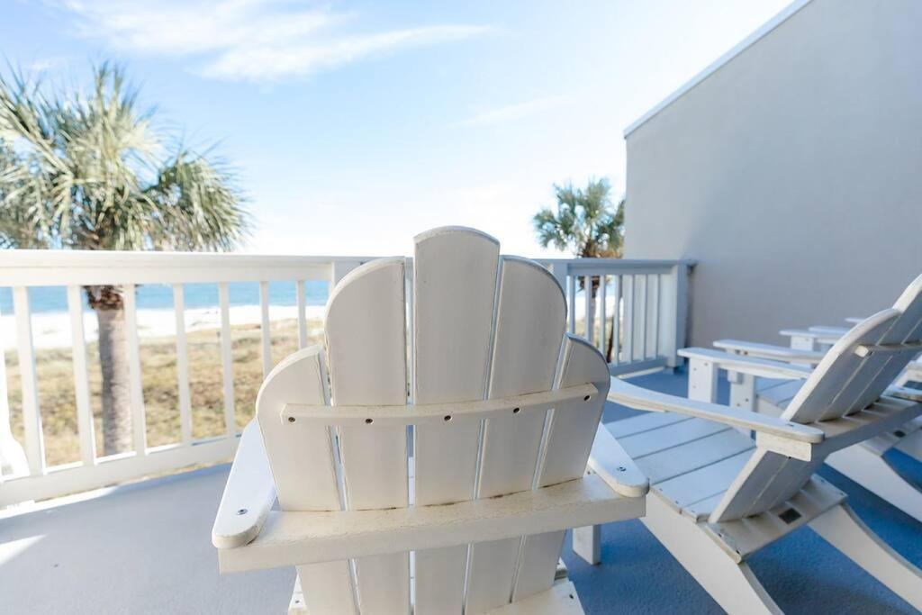 Club 32 - Newly Renovated! Direct Oceanfront * Isle of Palms