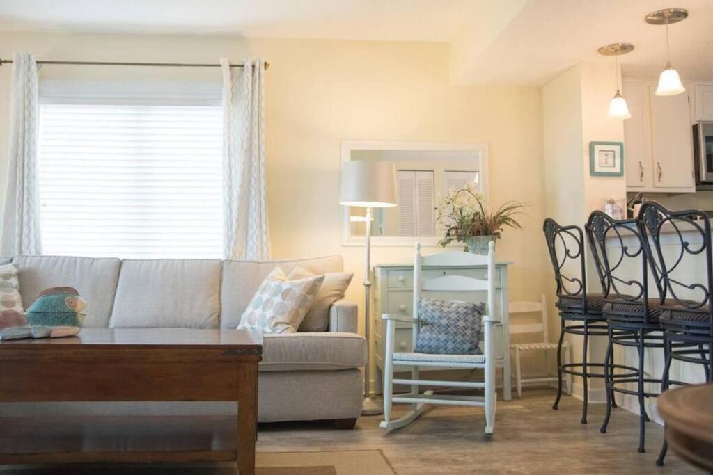 Port O' Call D101 - & Pool Lovers Dream! 1st Floor! Apartment *
