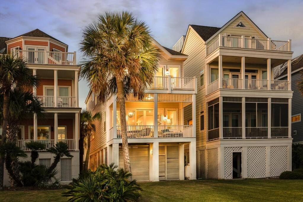 Grand Pavilion 15 - Oceanfront Home! Pool Pass *