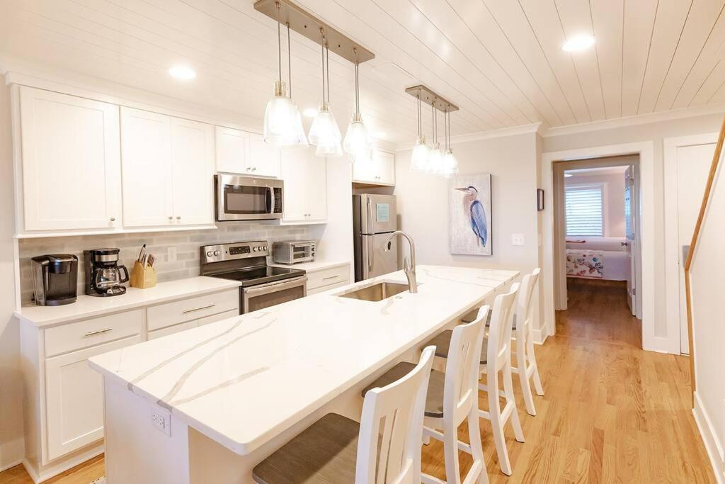 Club 32 - Newly Renovated! Direct Oceanfront Isle of Palms