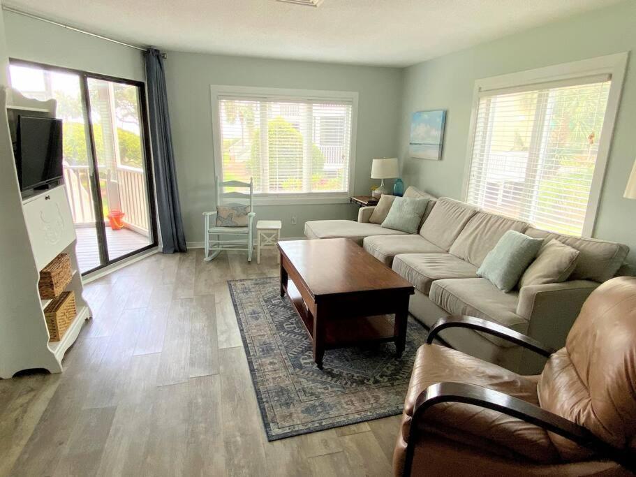 Apartment Port O' Call D101 - & Pool Lovers Dream! 1st Floor! Isle of Palms