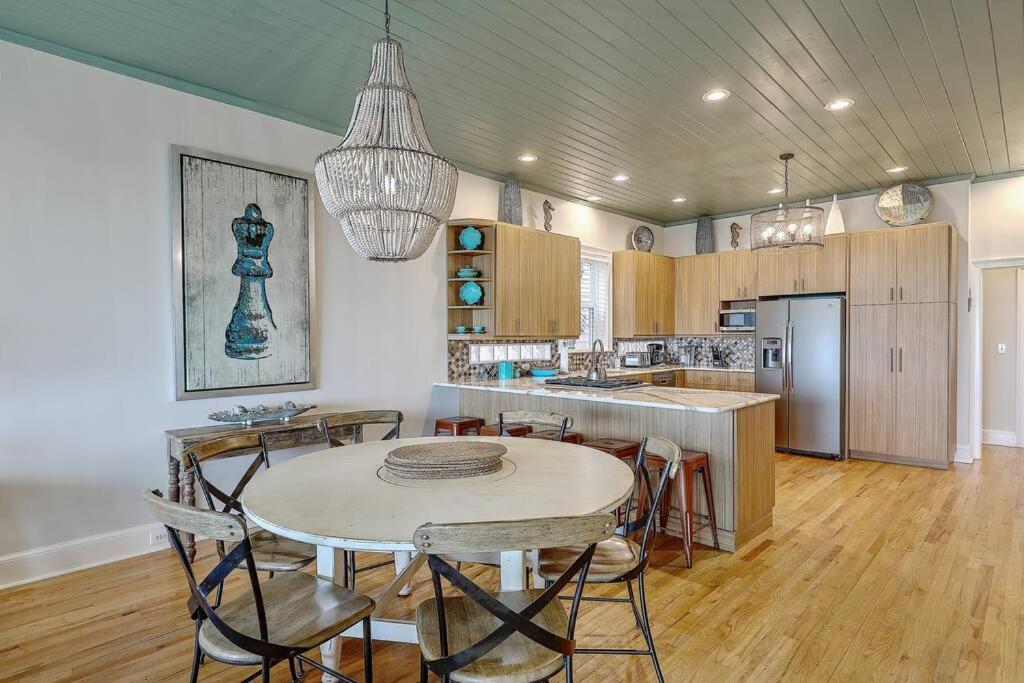Grand Pavilion 15 - Oceanfront Home! Pool Pass *