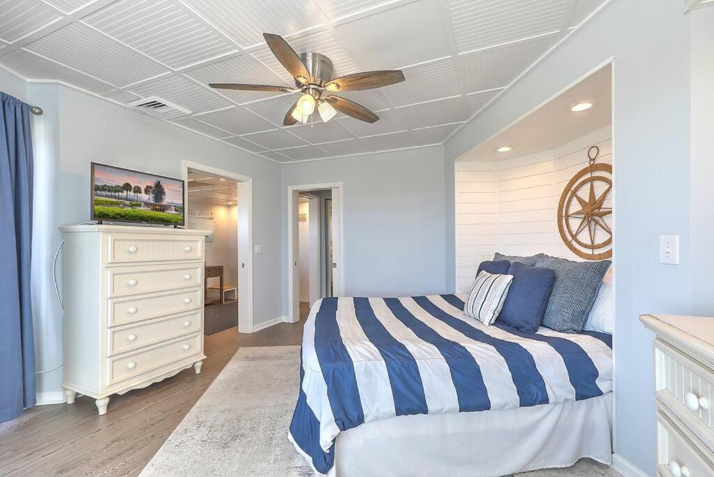 Apartment New Listing! Port O' Call B103 - Oceanfront Oasis! *