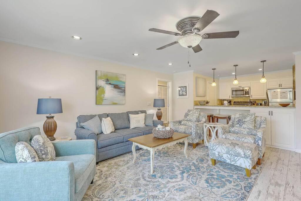 Apartment Lagoon 9 - Superb By Pool! Short Walk To Isle of Palms