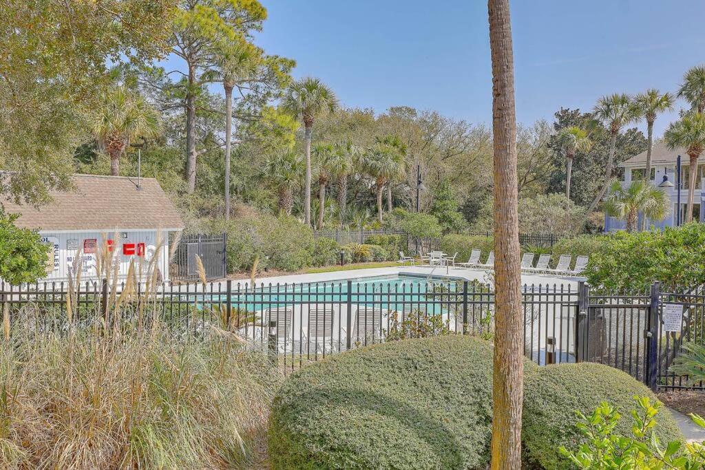 Lagoon 9 - Superb By Pool! Short Walk To Apartment *