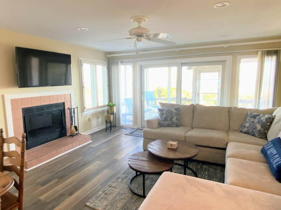 Apartment Club 29 - Oceanfront Walkout! End Unit! *