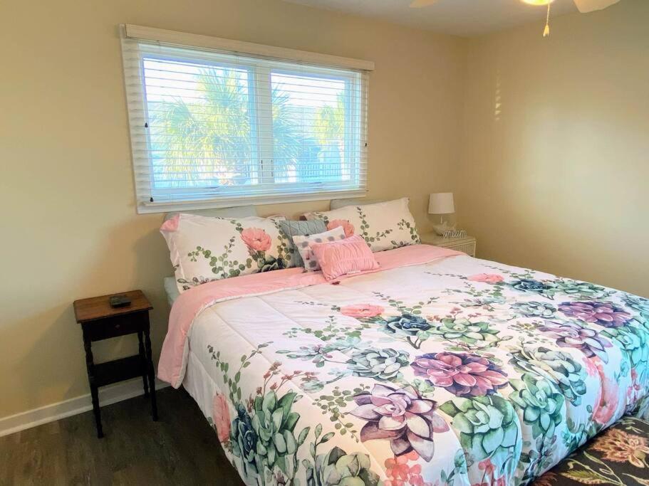 Apartment Club 29 - Oceanfront Walkout! End Unit!