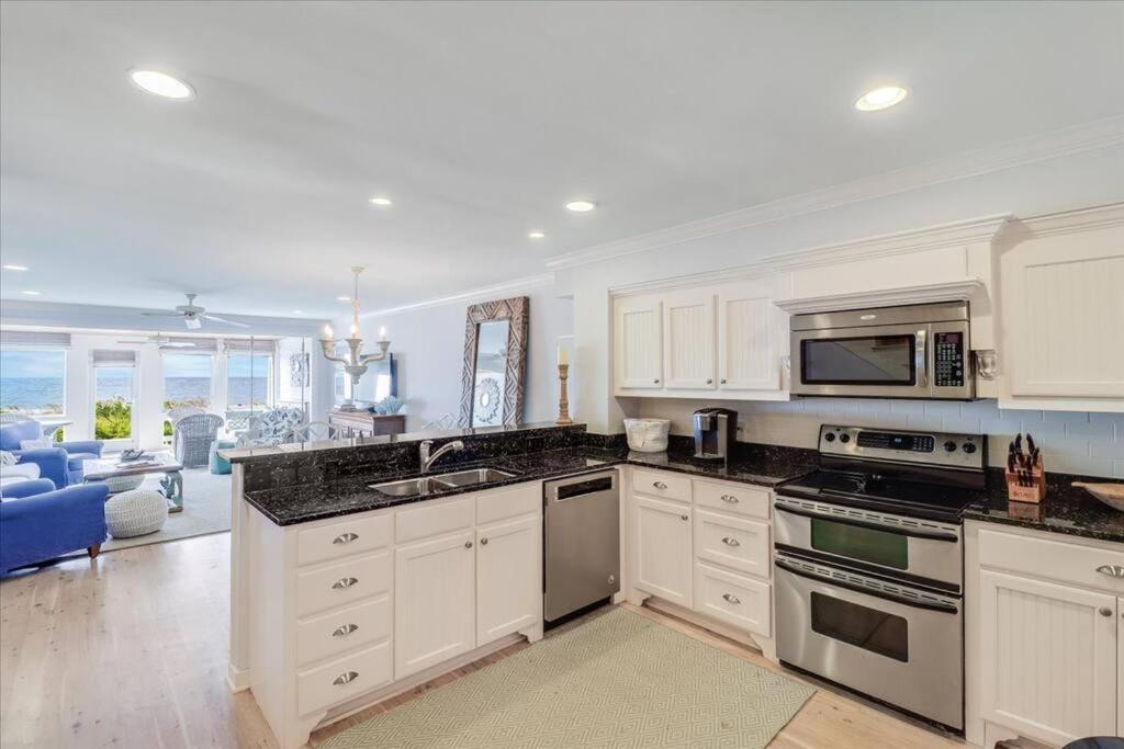 Apartment Club 30 - Coastal Oceanfront! Pool! Walkout! Isle of Palms