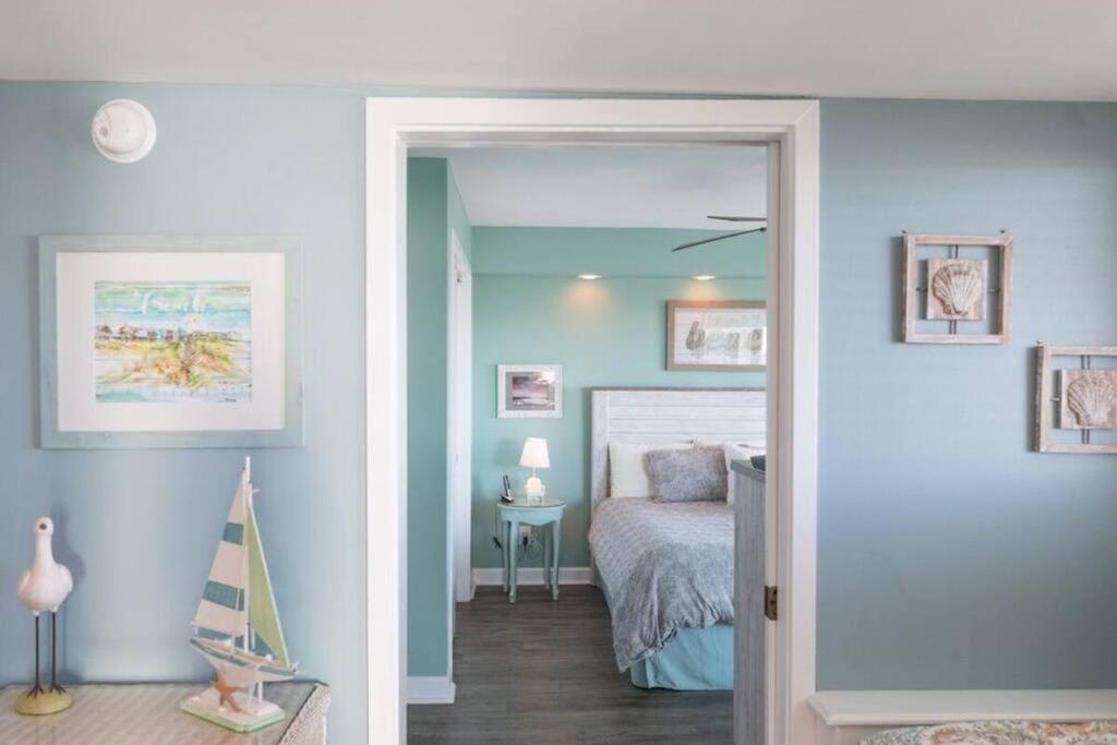 Port O' Call B201 - Direct Oceanfront Views Apartment