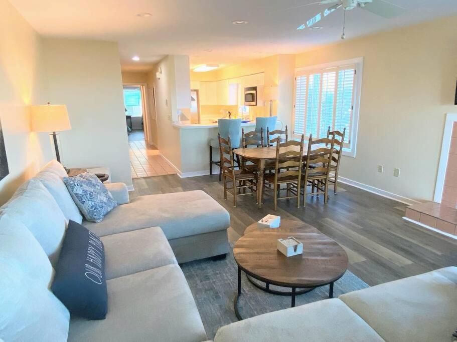 Club 29 - Oceanfront Walkout! End Unit! Apartment