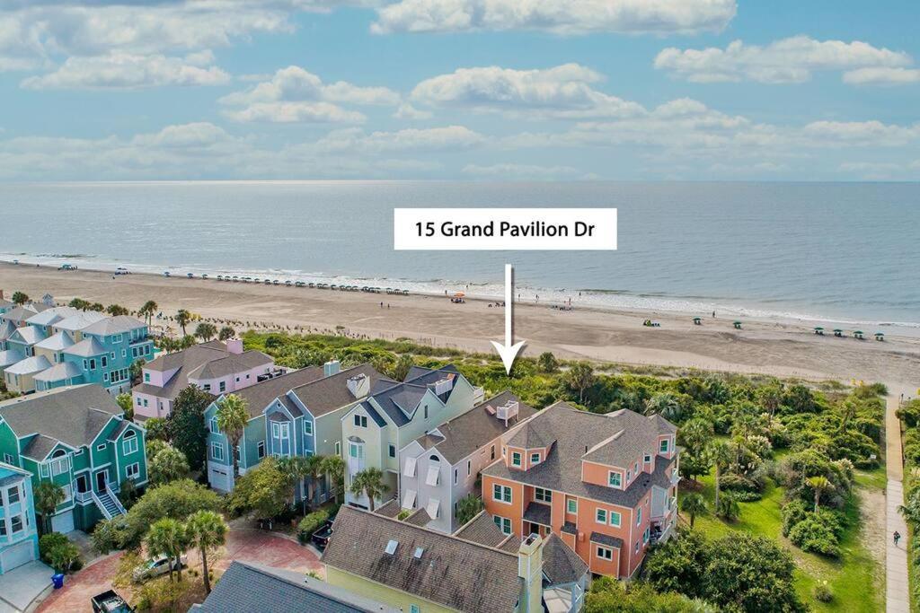 Grand Pavilion 15 - Oceanfront Home! Pool Pass Holiday home Isle of Palms