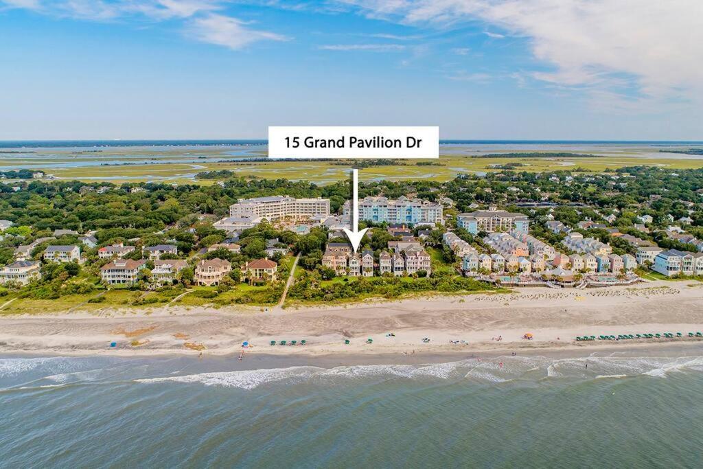 Grand Pavilion 15 - Oceanfront Home! Pool Pass Holiday home Isle of Palms