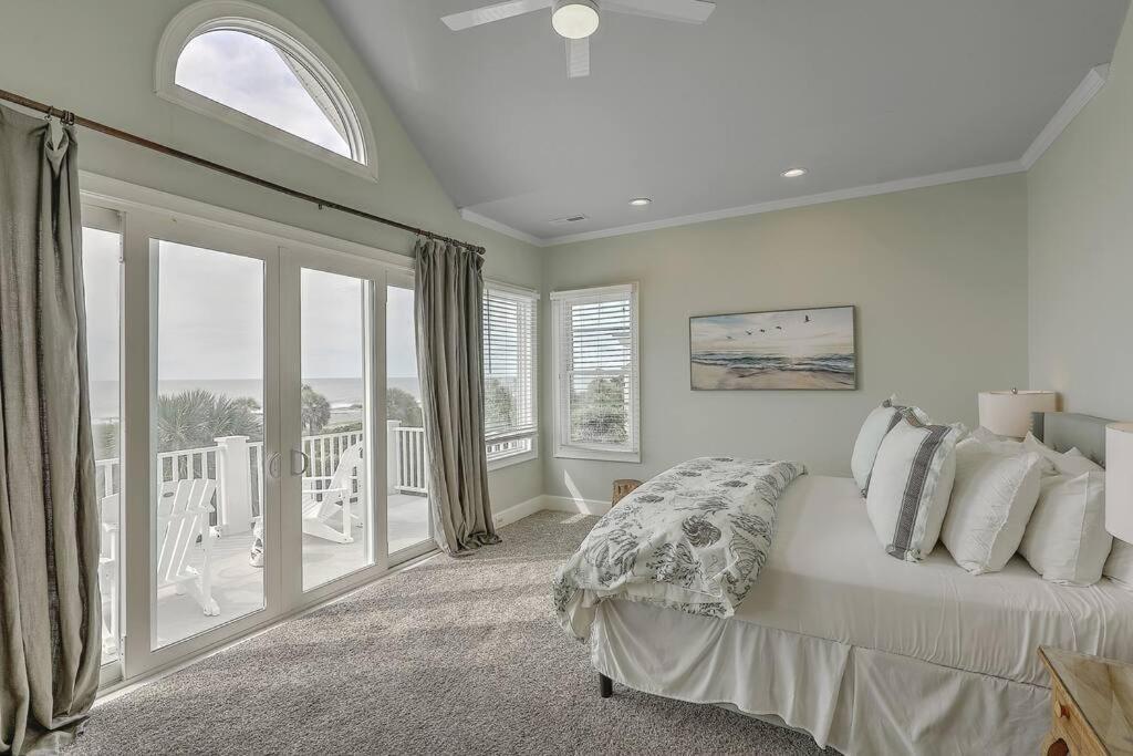 Grand Pavilion 15 - Oceanfront Home! Pool Pass * Isle of Palms