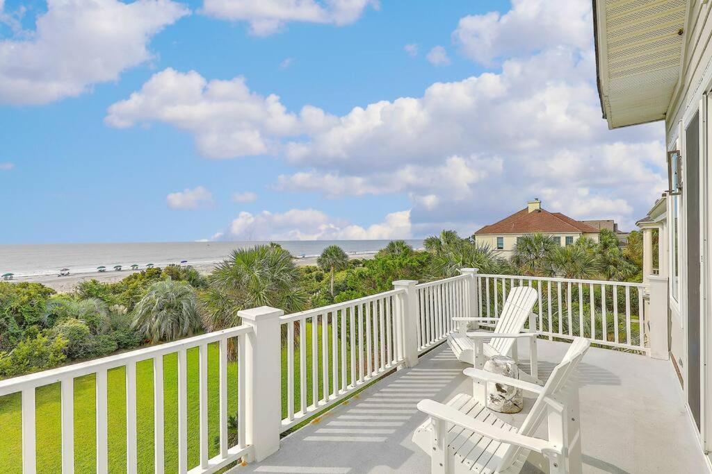 Grand Pavilion 15 - Oceanfront Home! Pool Pass *