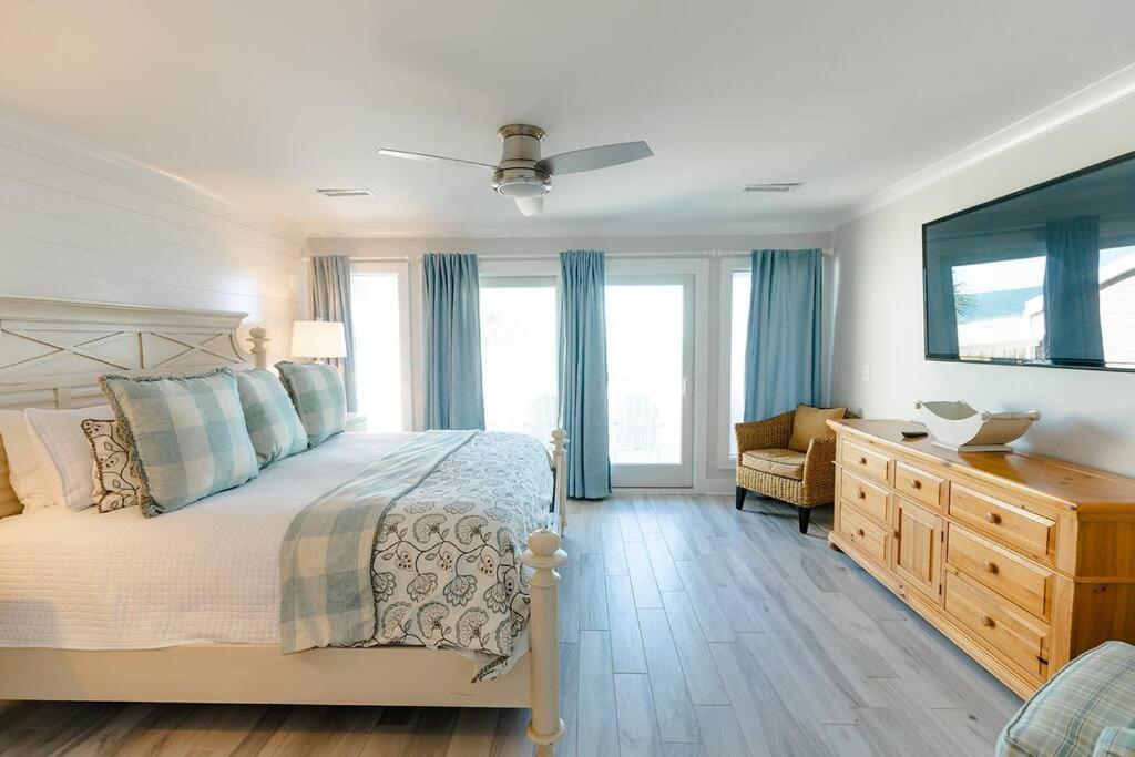Club 32 - Newly Renovated! Direct Oceanfront *
