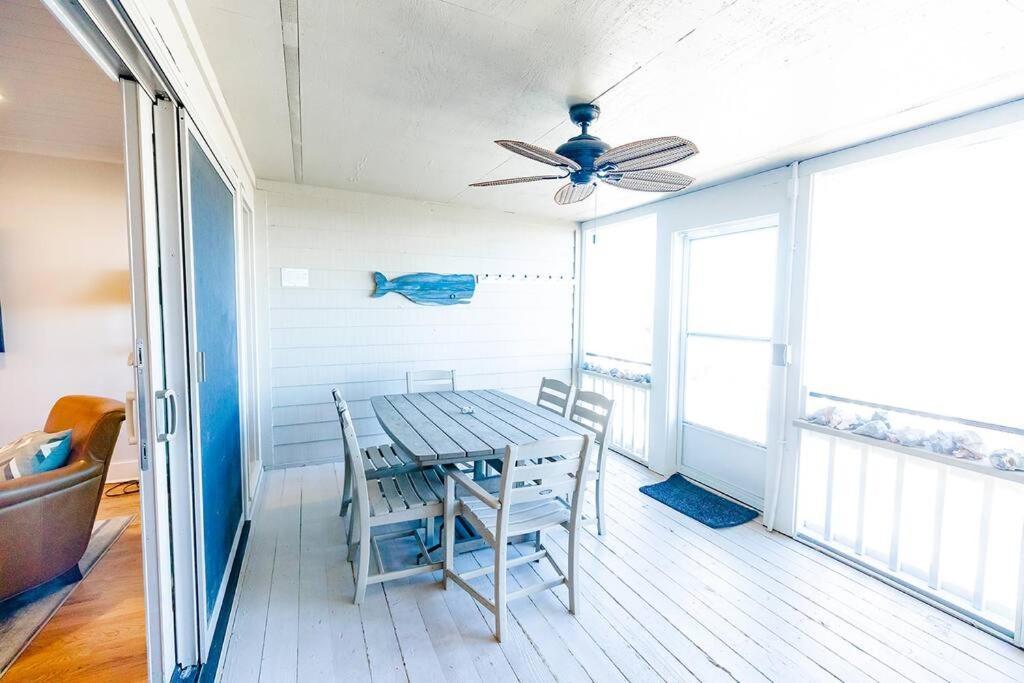 Apartment Club 32 - Newly Renovated! Direct Oceanfront *