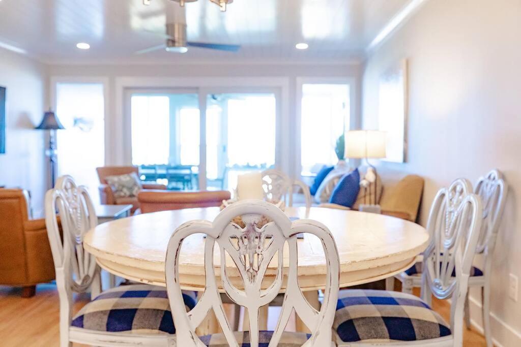 Club 32 - Newly Renovated! Direct Oceanfront * Isle of Palms