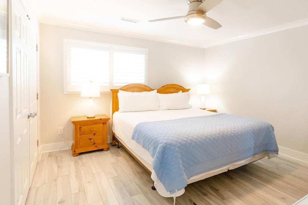 Apartment Club 32 - Newly Renovated! Direct Oceanfront *