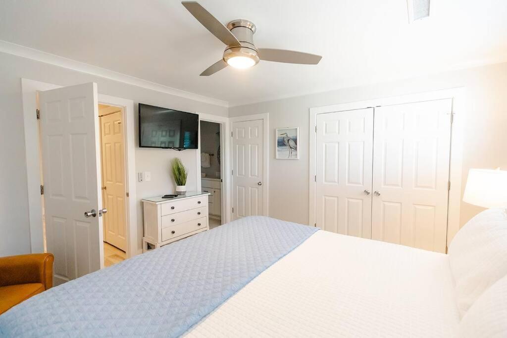 Club 32 - Newly Renovated! Direct Oceanfront * Isle of Palms