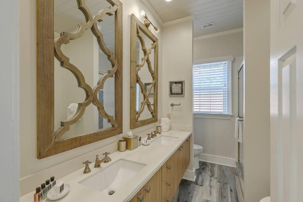 Holiday home Grand Pavilion 15 - Oceanfront Home! Pool Pass