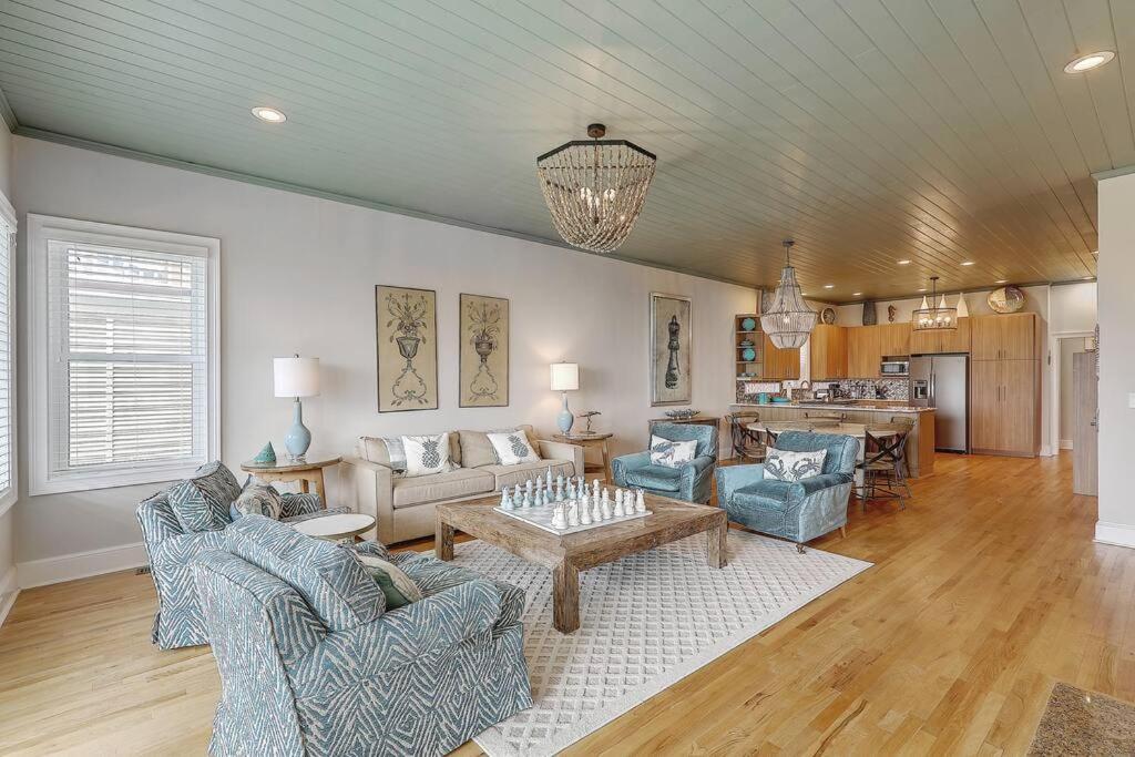 Holiday home Grand Pavilion 15 - Oceanfront Home! Pool Pass Isle of Palms
