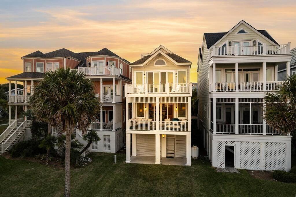 Grand Pavilion 15 - Oceanfront Home! Pool Pass