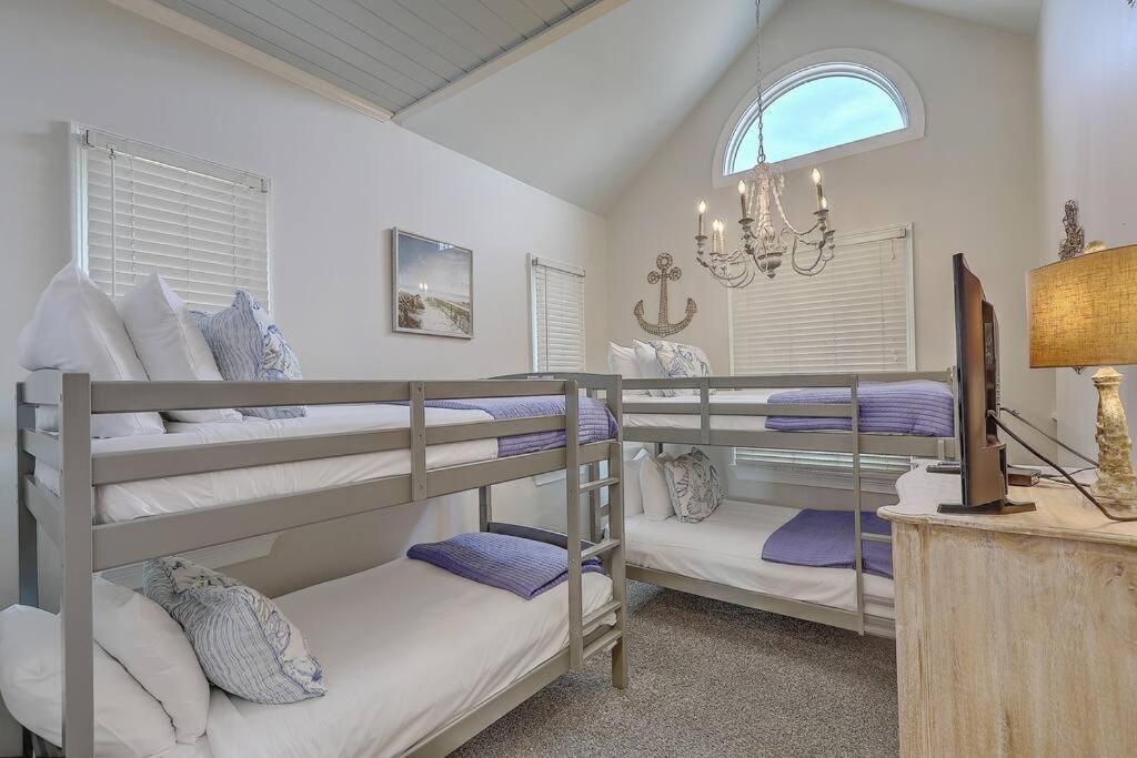 Holiday home Grand Pavilion 15 - Oceanfront Home! Pool Pass Isle of Palms