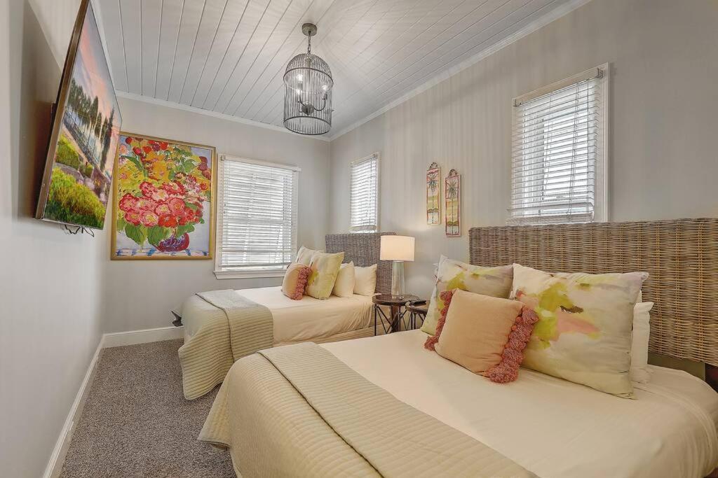Grand Pavilion 15 - Oceanfront Home! Pool Pass