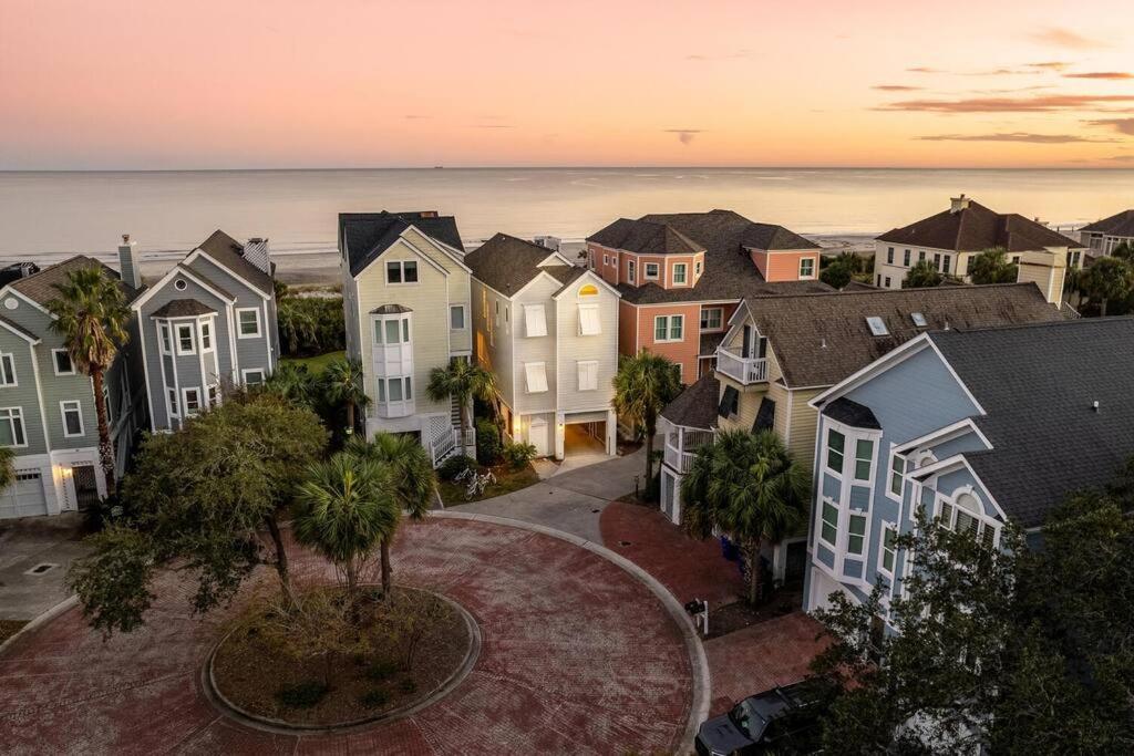 Grand Pavilion 15 - Oceanfront Home! Pool Pass