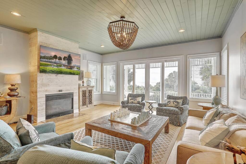 Grand Pavilion 15 - Oceanfront Home! Pool Pass * Isle of Palms