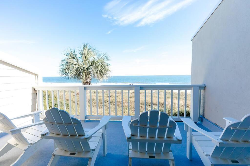 Club 32 - Newly Renovated! Direct Oceanfront Apartment Isle of Palms