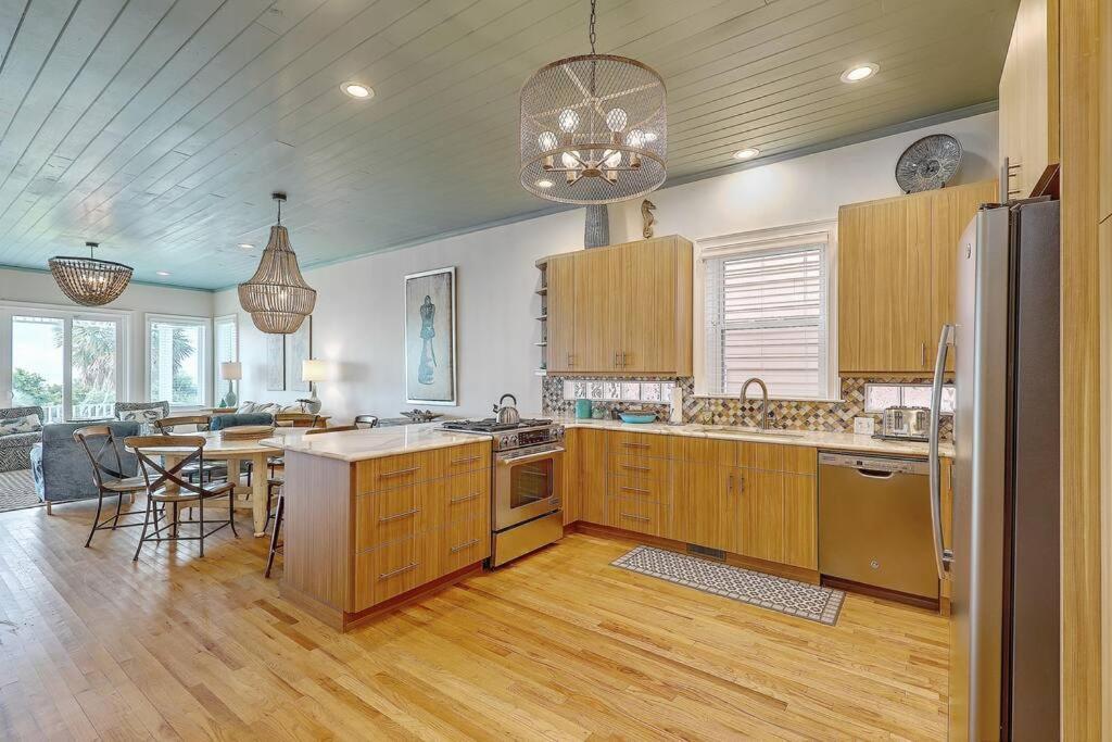Holiday home Grand Pavilion 15 - Oceanfront Home! Pool Pass *