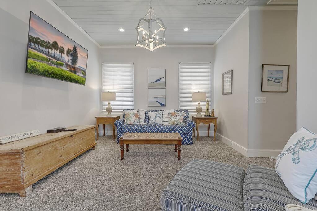 Grand Pavilion 15 - Oceanfront Home! Pool Pass