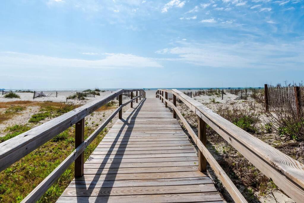 Seascape 315 - Oceanfront Overlooking Pool Apartment *