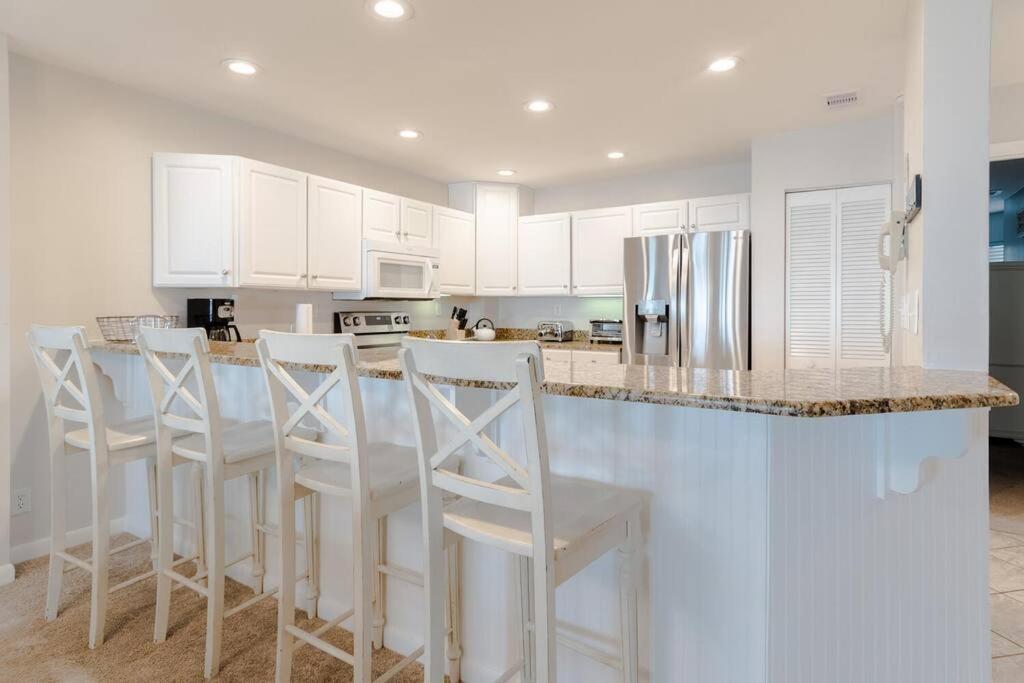 Apartment Seascape 315 - Oceanfront Overlooking Pool Isle of Palms