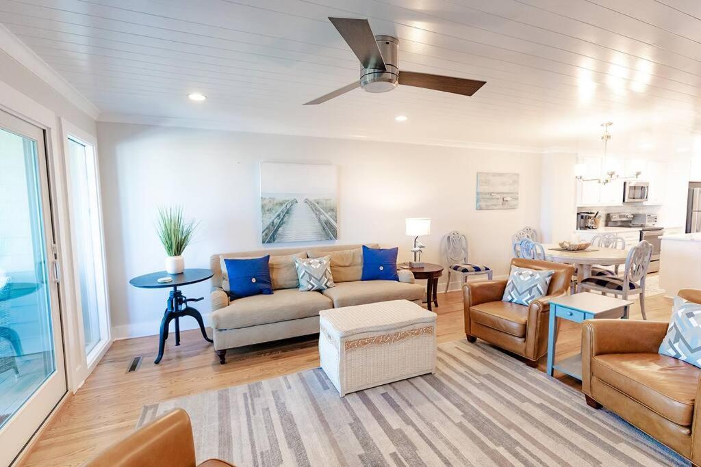 Apartment Club 32 - Newly Renovated! Direct Oceanfront