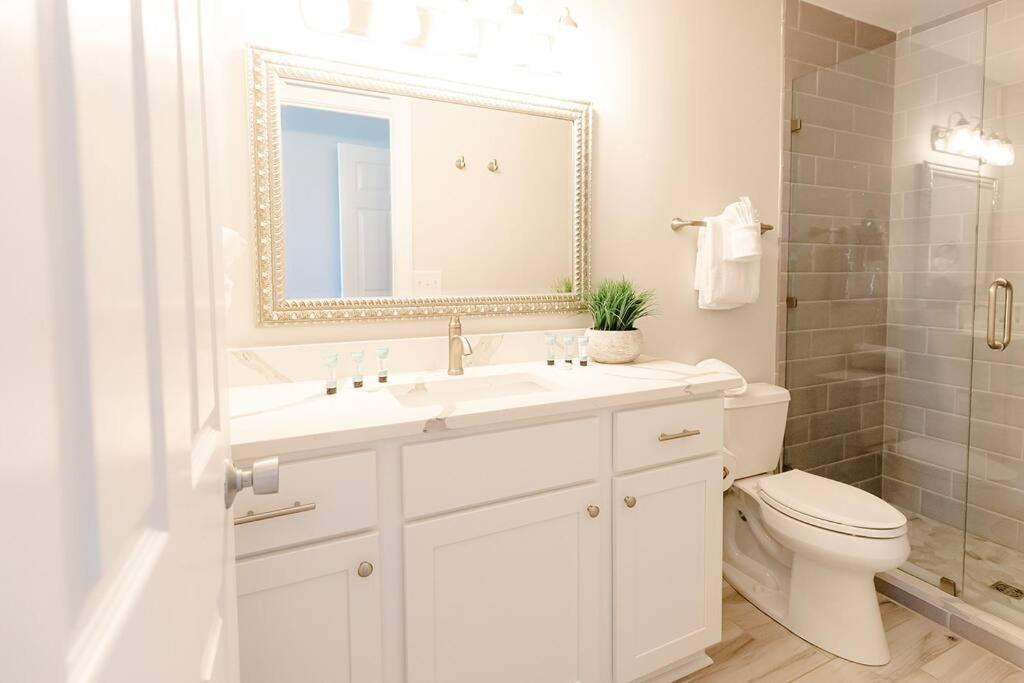 Club 32 - Newly Renovated! Direct Oceanfront Apartment Isle of Palms