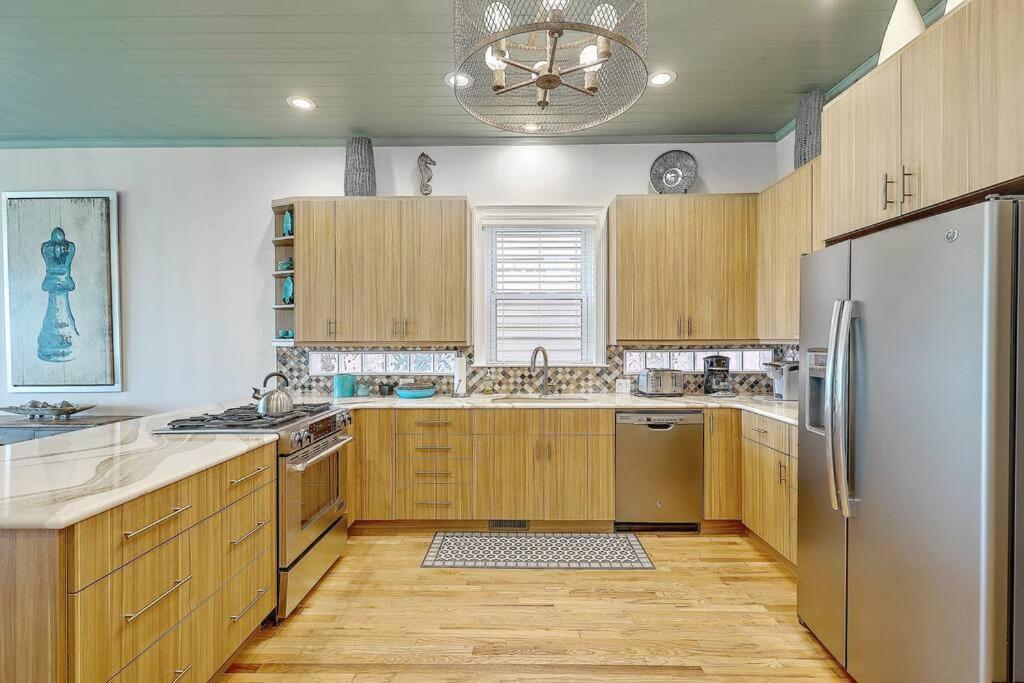 Grand Pavilion 15 - Oceanfront Home! Pool Pass *