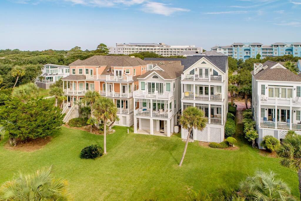 Grand Pavilion 15 - Oceanfront Home! Pool Pass Holiday home Isle of Palms