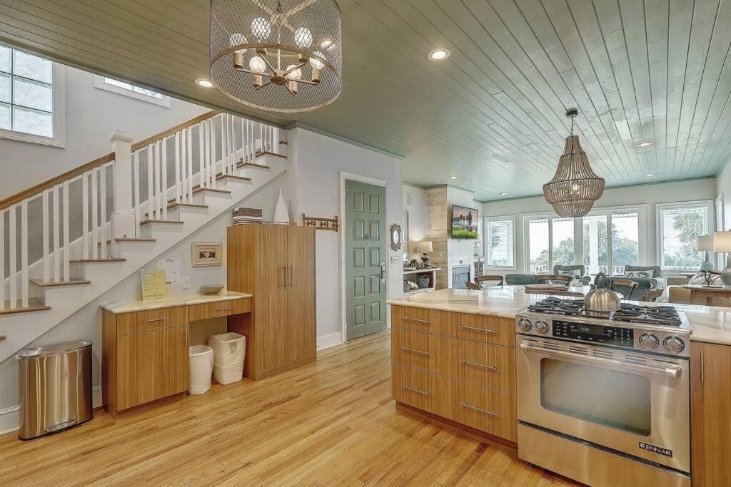 Grand Pavilion 15 - Oceanfront Home! Pool Pass * Isle of Palms