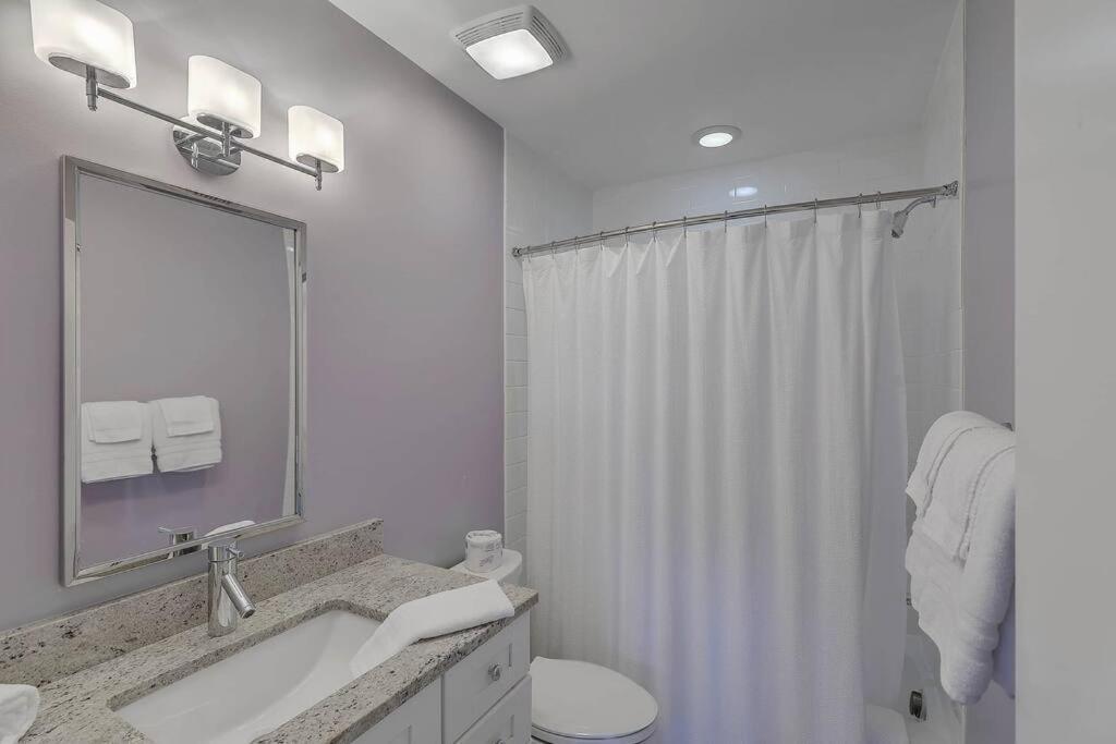 Club 27 - Oceanview Walkout By And Pool Apartment