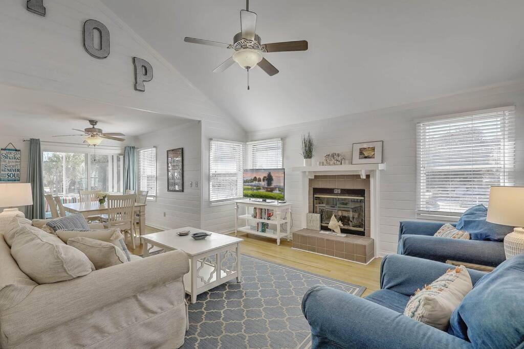 Holiday home Pelican Bay 13 - Cozy Beachside Retreat! - Access! Isle of Palms