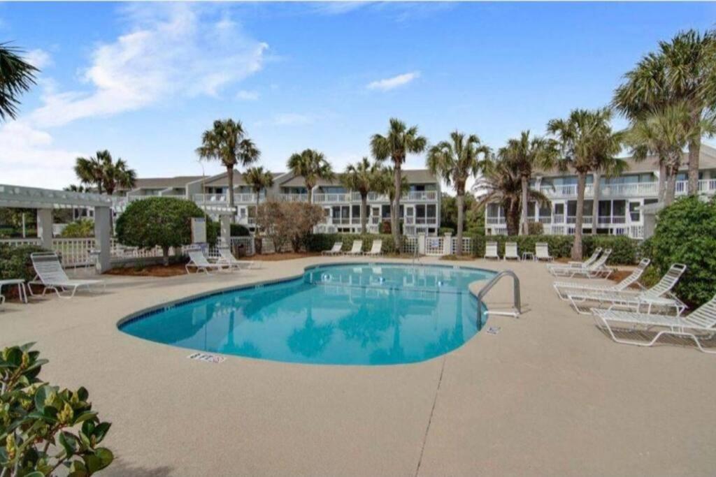 Apartment Club 32 - Newly Renovated! Direct Oceanfront *