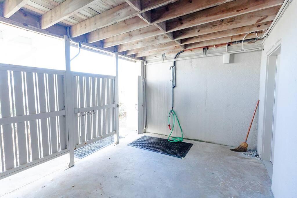 Club 32 - Newly Renovated! Direct Oceanfront Apartment Isle of Palms