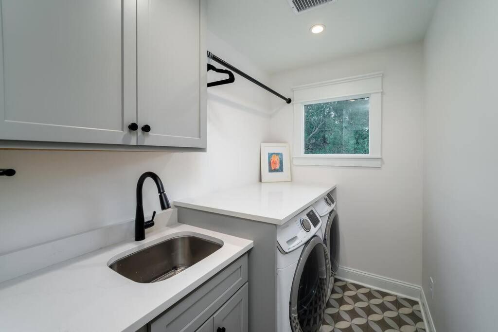 Marsh Island 9 - Sunset On The Island! Renovated Home! Holiday home