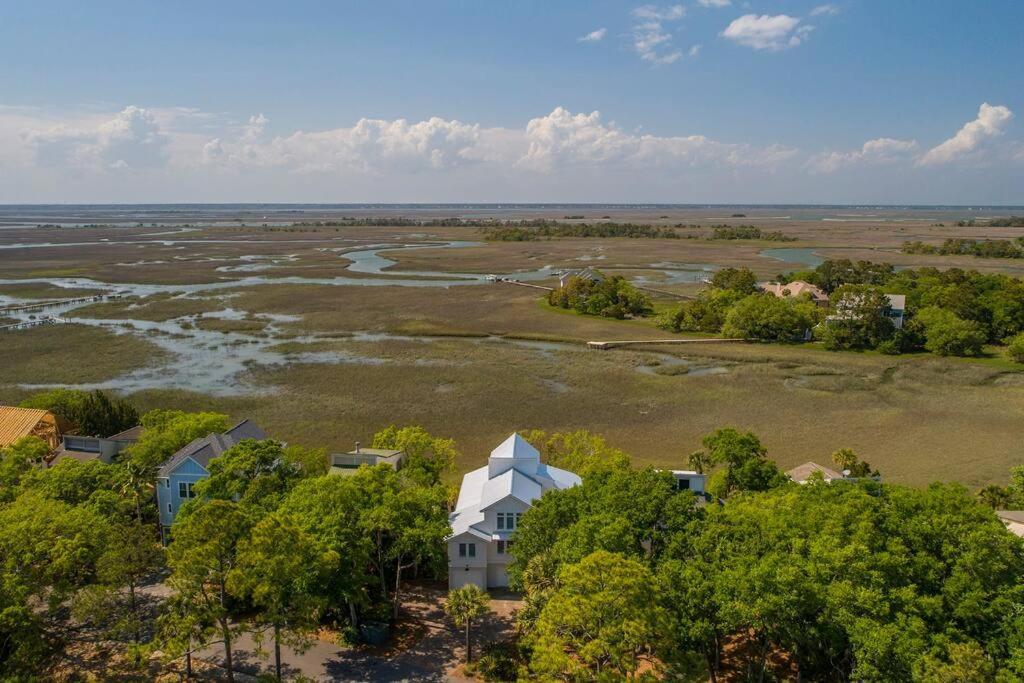 Holiday home Marsh Island 9 - Sunset On The Island! Renovated Home!