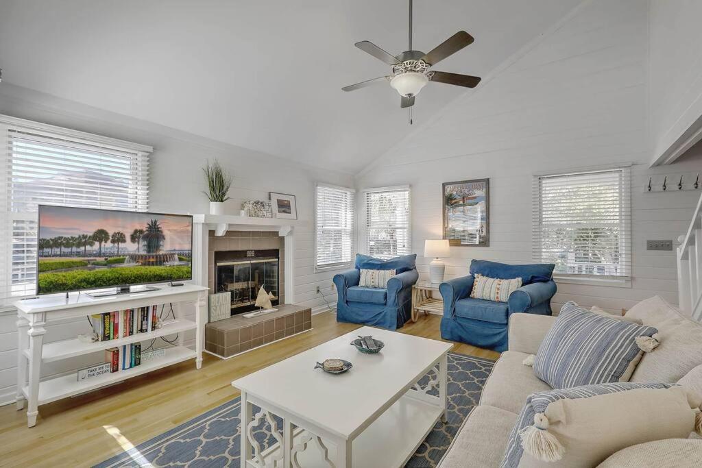 Pelican Bay 13 - Cozy Beachside Retreat! - Access! *