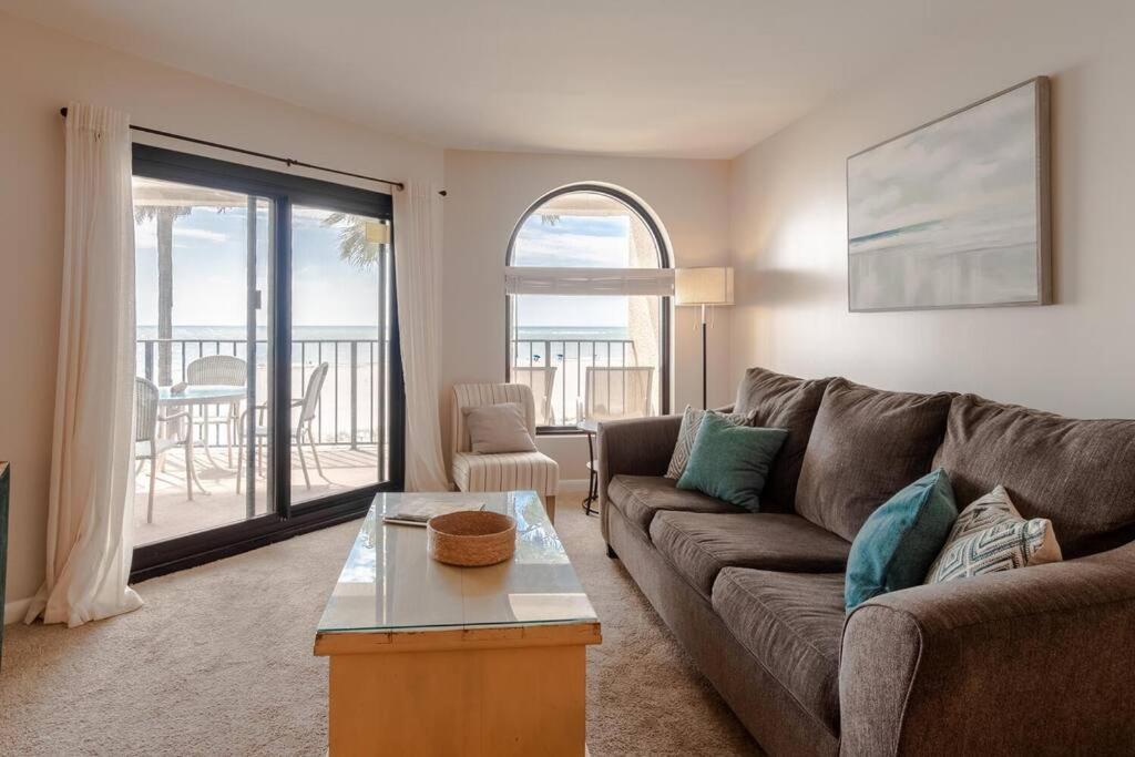 Apartment Seascape 315 - Oceanfront Overlooking Pool Isle of Palms