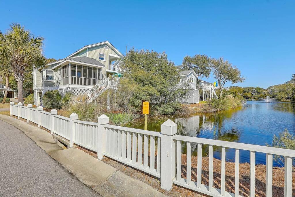 Pelican Bay 13 - Cozy Beachside Retreat! - Access! Holiday home Isle of Palms